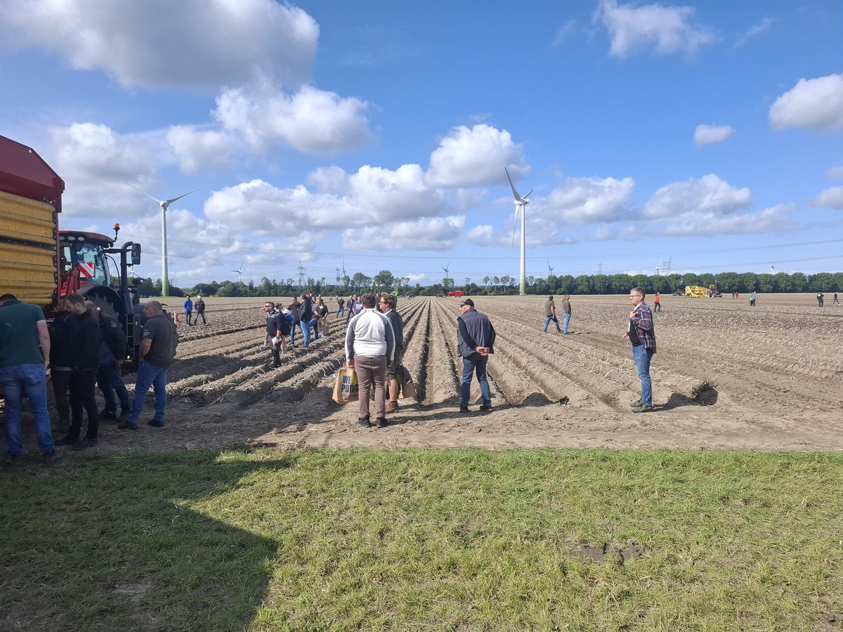 PieterSlootdorp's tweet image. De agrarische hoofdstad van de toekomst promoten op de #potatoeurope in #Lelystad .
#hollandskroon