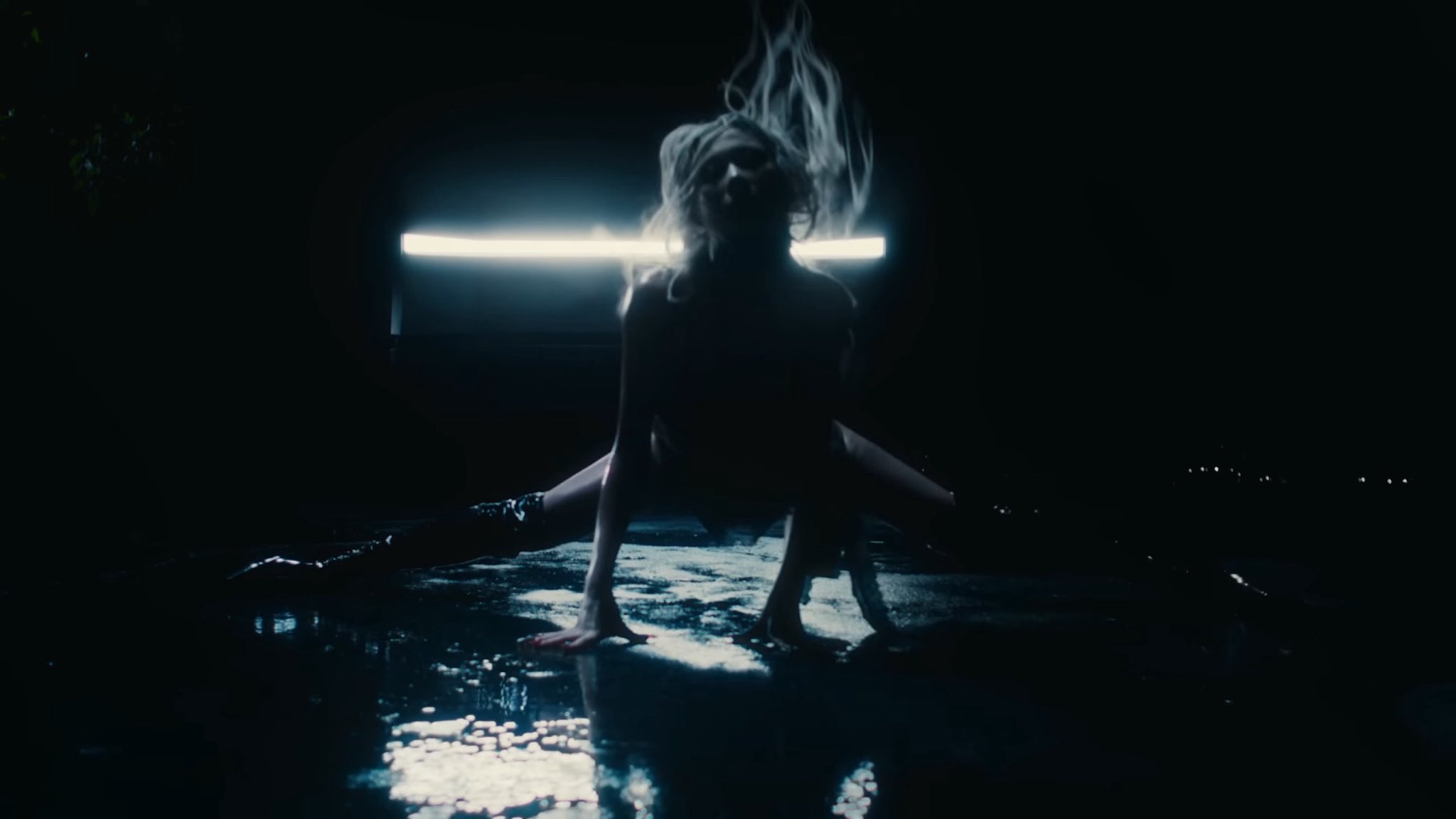 G0AxGioaMAAN6c0?format=jpg&name=large