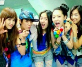 aes4walls's tweet photo. happy 16th debut anniversary, f(x) 💜💫
#16yearswithfx https://t.co/BvNYwGoP76