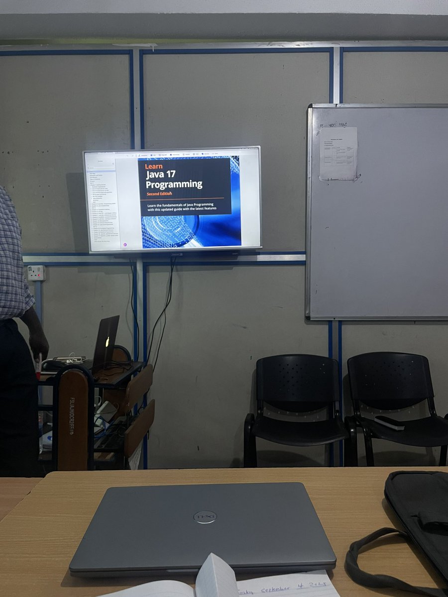 DeveloperJohnn's tweet image. We started java today by the way… pour me water guy 😭😭😭😭