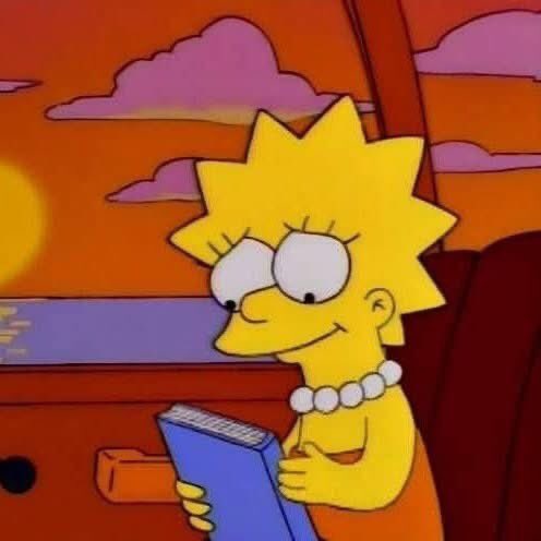 marii_fy's tweet photo. yo con ese libro de romance lleno de clichés y que tiene el final más predecible del mundo https://t.co/R2t9I5uXAS