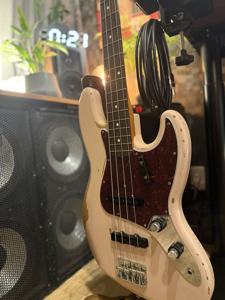 ozmofunk's tweet photo. 最近ベースが楽しくてしょうがない https://t.co/NdRTddq6b6