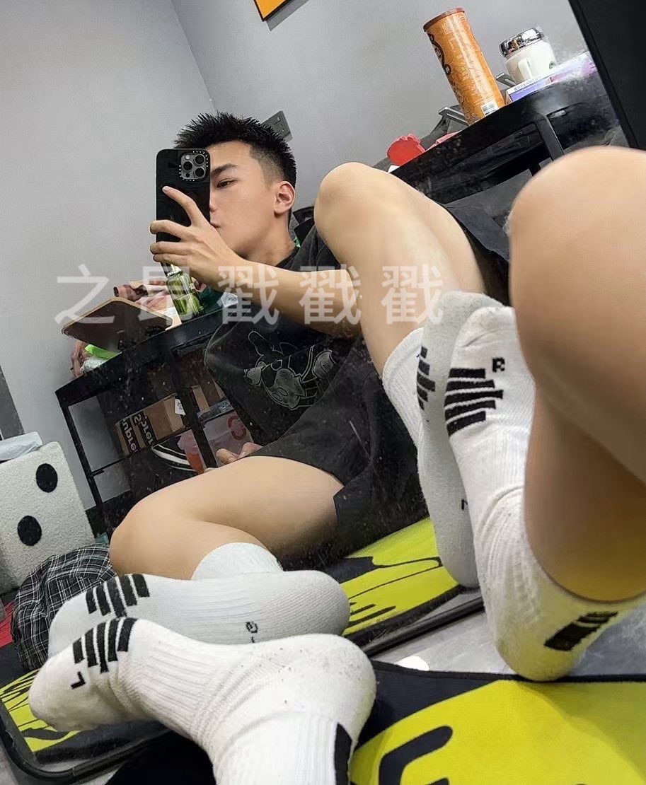 稍微漏半张脸