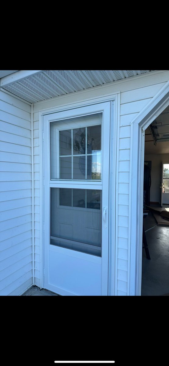 HoosierWindows's tweet photo. Just wrapped up another window &amp; door replacement project and the results are stunning!

Thinking about upgrading your home? Let us help you boost curb appeal, comfort, and energy efficiency.

#HomeImprovement #WindowReplacement #DoorUpgrade #FreeQuote https://t.co/5qUU5lIQ35
