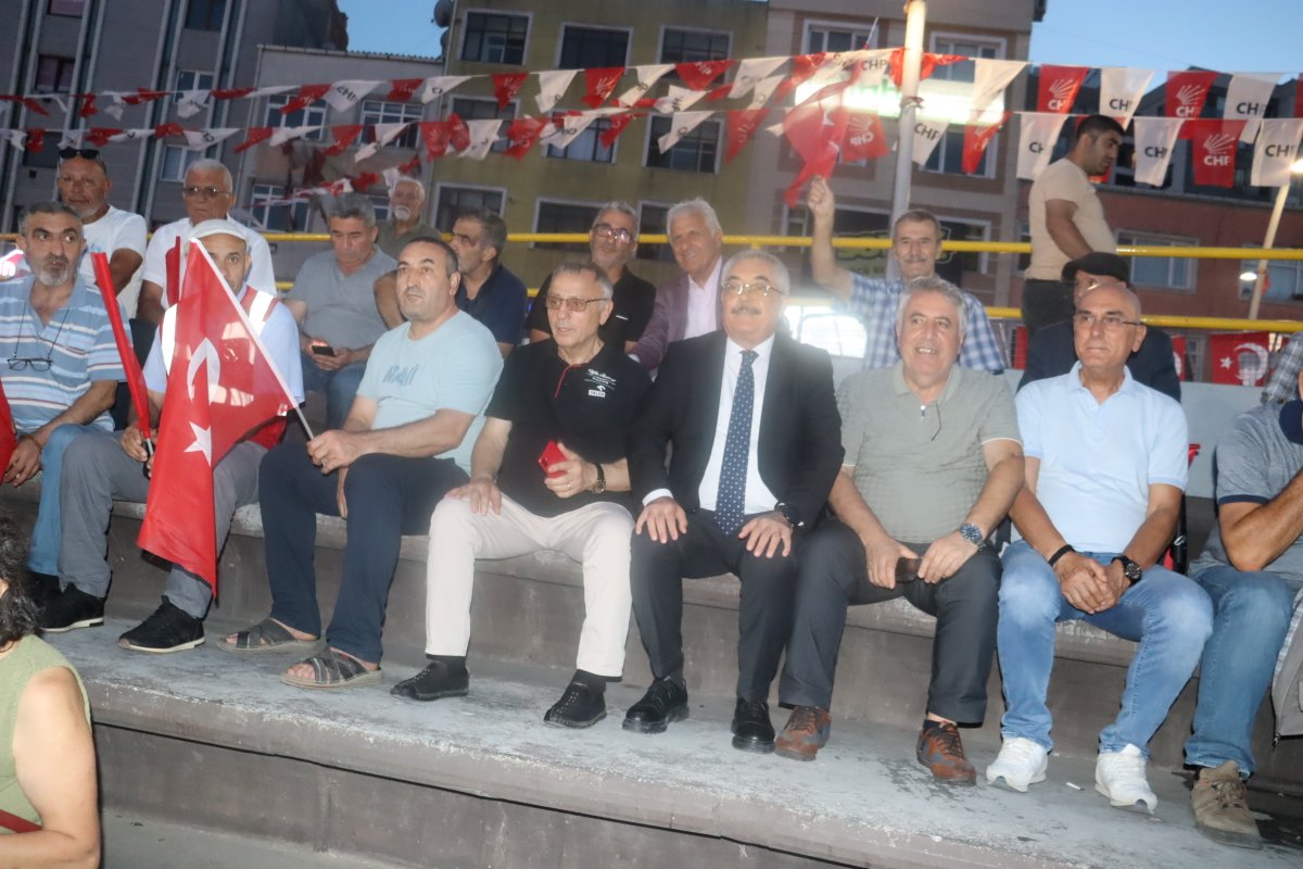 Cemal Kaya " Millet İradesine Sahip Çıkıyor" Mitinginde..
 
   03 Eylül 2025 çarşamba günü CHP Genel Başkanı Özgür Özel'inde katılımları ile yapılan " Millet İradesine Sahip Çıkıyor" mitingine CHP Esenler İlçe Başkanı Cemal Kaya ve İlçe Örgüt Üyeleri de katıldılar..