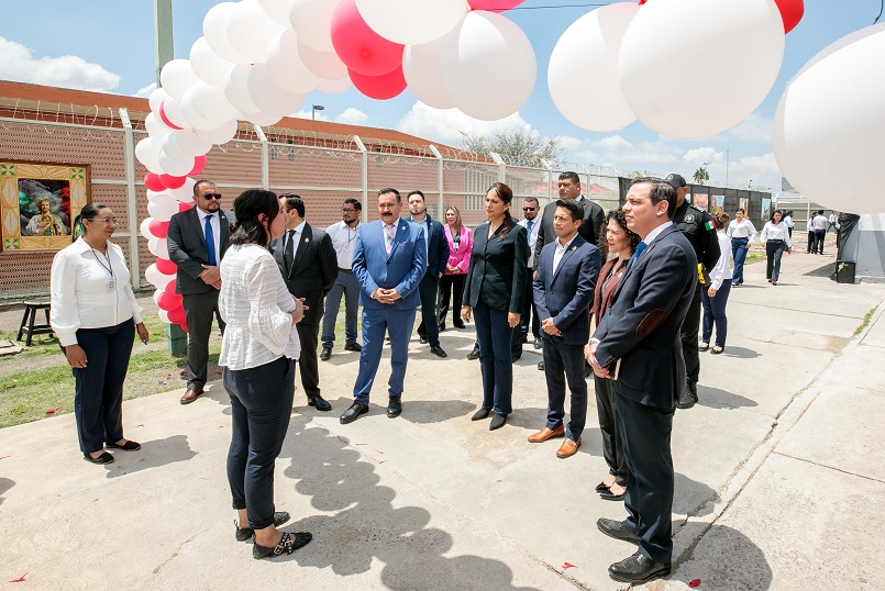 MasGto_'s tweet image. Libia enjoys theater at penitentiary in Leon
gtonews.com.mx/libia-enjoys-t…
#Theater #Penitentiary #LibiaDennise #Governor #Leon #Guanajuato #Play #FIC #CervantinoFestival #VisitGuanajuato #TraveltoGuanajuato #BusinessinGuanajuato