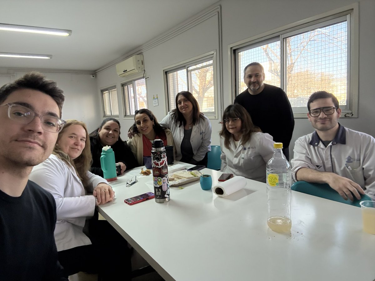 Hoy celebramos el día de la SECRETARIA Y DEL SECRETARIO, que con su esfuerzo, dedicación y empatía fortalecen nuestro HMALL.

 <a href="/HtalMunicipalBB/">Hospital Municipal</a>