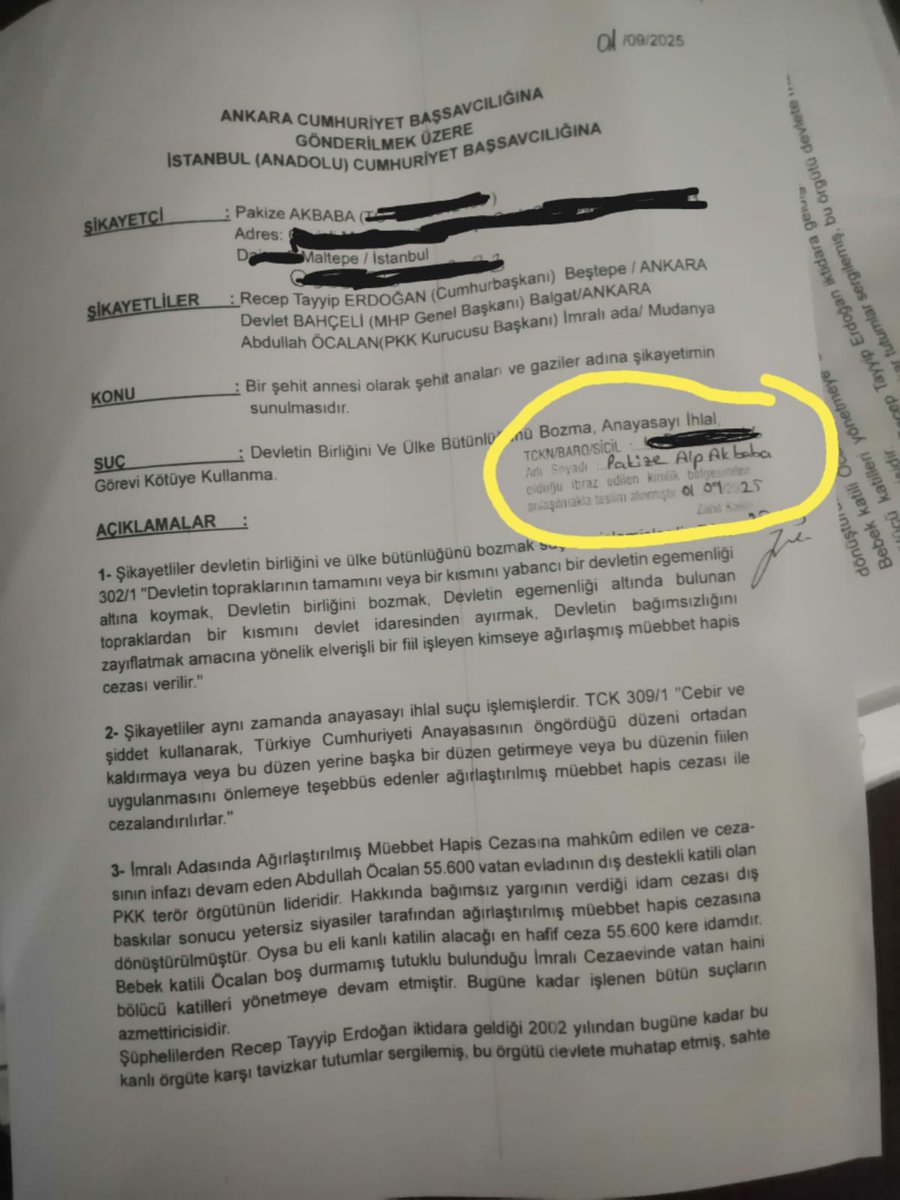 Şehit Anaları Derneği Başkanı Pakize Akbaba; Erdoğan, Bahçeli ve Öcalan hakkında “devletin birliğini ve ülke bütünlüğünü bozma, anayasayı ihlal, görevi kötüye kullanma” suçlarından şikayetçi oldu.