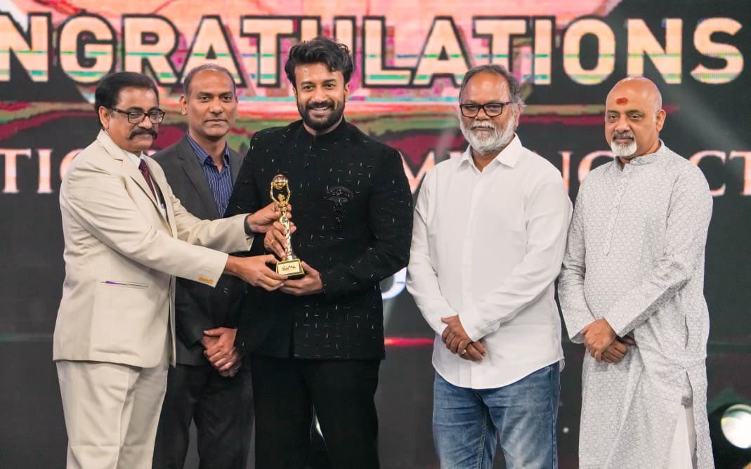 vamsikaka's tweet image. Hard work, talent &amp;amp; dedication – all shining through! 🌟
Hero @ActorSatyadev honored with the Exceptional Promising Actor Award at GAMA Awards 2025 for #Zebra

#Satyadev