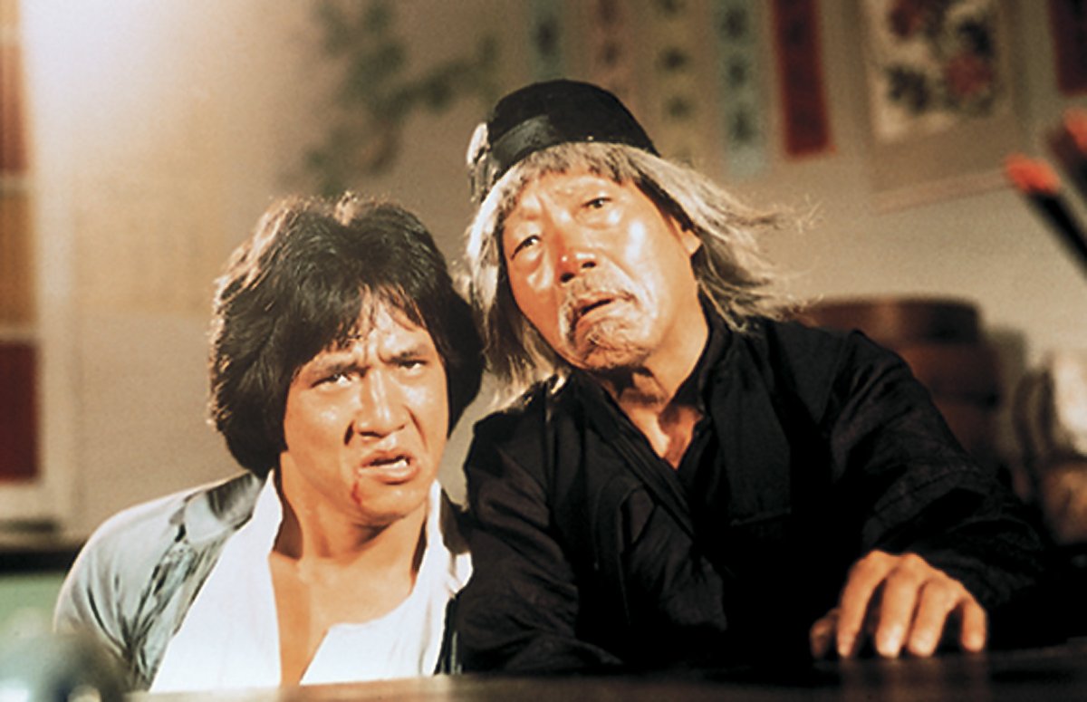 ジャッキー・チェン主演『酔拳』吹替版がYouTubeで無料公開。9/5から1ヶ月限定
news.denfaminicogamer.jp/news/2509042u

酔えば酔うほど強くなる妙闘技“酔八仙拳”を描いたアクション映画。吹替版では、長年ジャッキーの専属吹替声優を務めた石丸博也氏の声が聞ける。同じくジャッキー主演の『蛇拳』も無料公開中