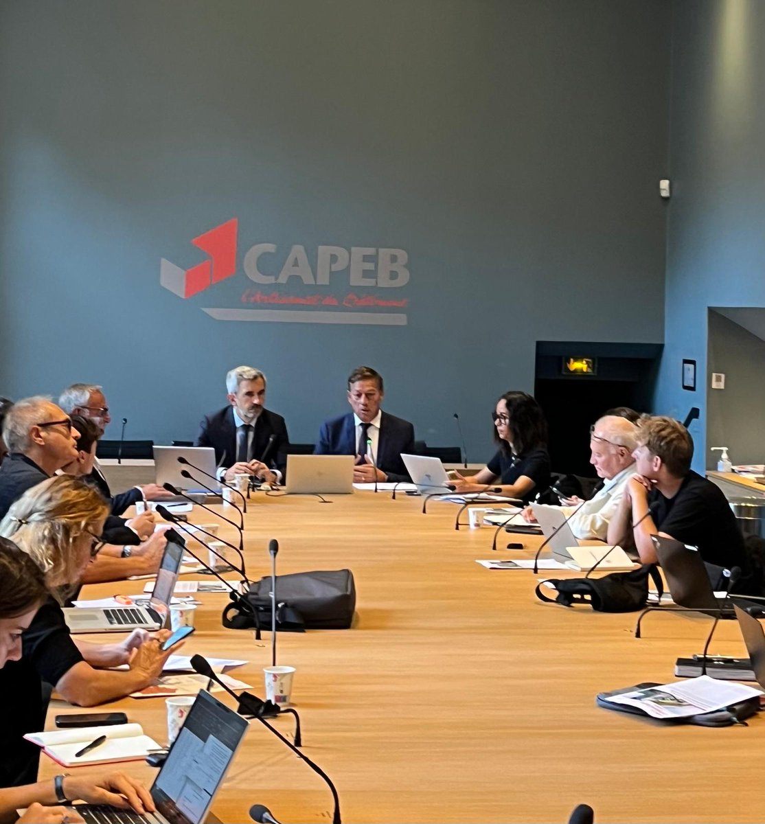 🚨 Crise de l’artisanat du bâtiment : il y a urgence à agir !

Ce matin lors de sa conférence de presse, la CAPEB alerte : l’artisanat du bâtiment traverse une crise structurelle profonde.
 ➡️ Au T2 2025, l’activité recule de –4,5 % en un an.
 ➡️ La construction neuve chute de –9