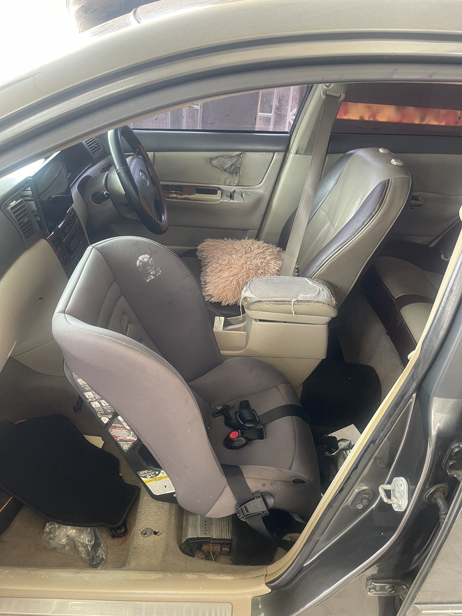 GadToDis's tweet photo. The girlies have to stopped, mumma say “passenger Princess” https://t.co/TJQ8eISfm5