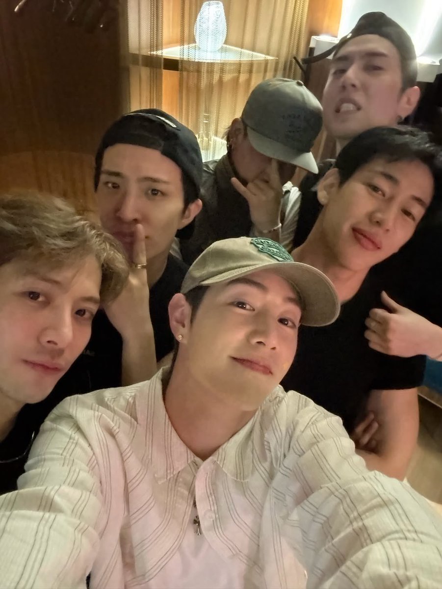 cyjprint's tweet image. 6/7 CELEBRATING MARK&apos;S BIRTHDAY 🥹

🐰: GOT6 today cause actor Park is working 🎂

#BackInSeptemberWithMarkTuan 
#GOT7 #갓세븐 @GOT7Official @GOT7