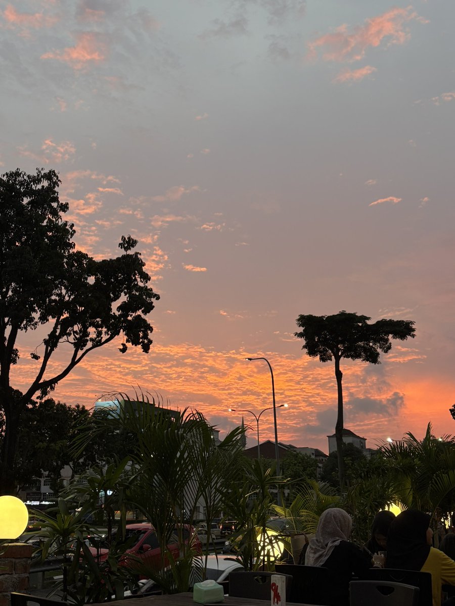 fluffythv's tweet photo. Yes, I love sunset 🥹🫶🏻 https://t.co/ayc5KuHGGA