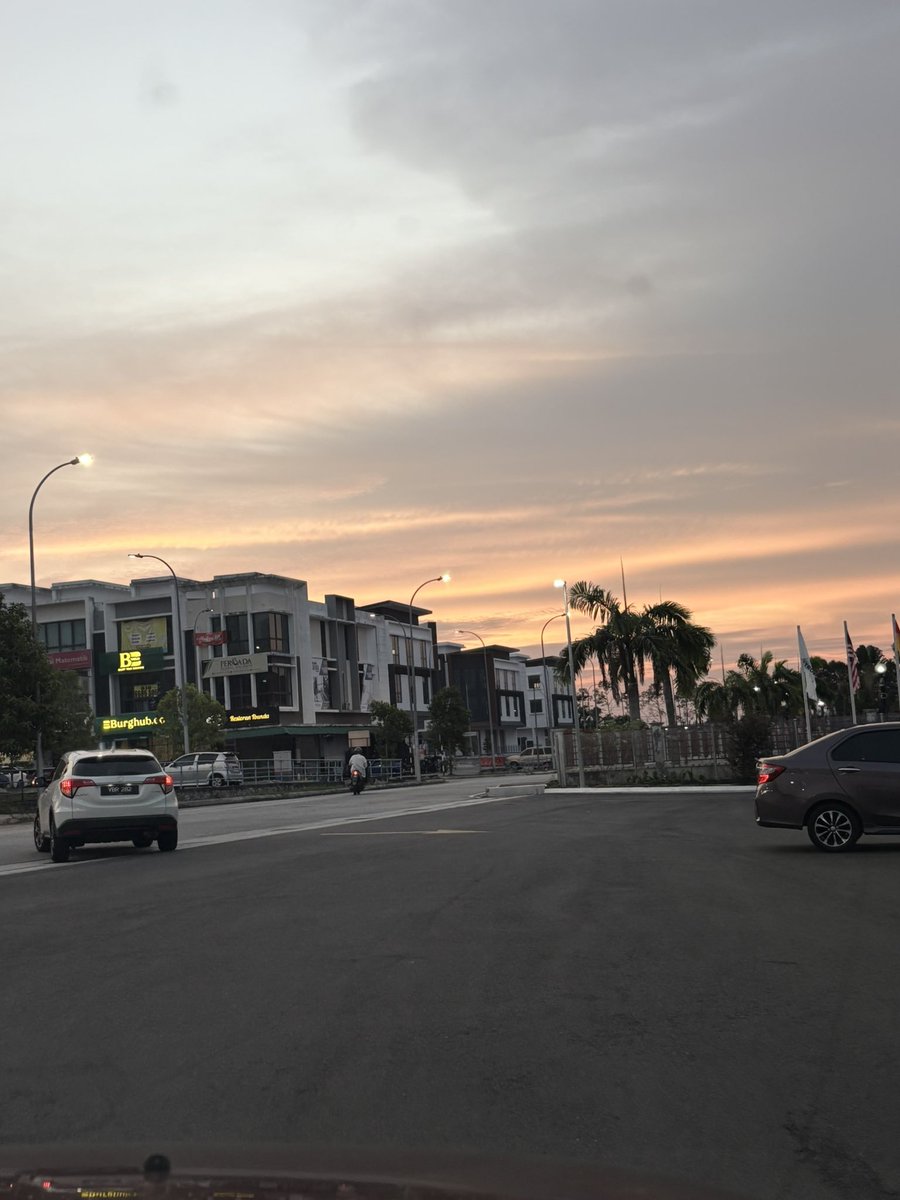 fluffythv's tweet photo. Yes, I love sunset 🥹🫶🏻 https://t.co/ayc5KuHGGA