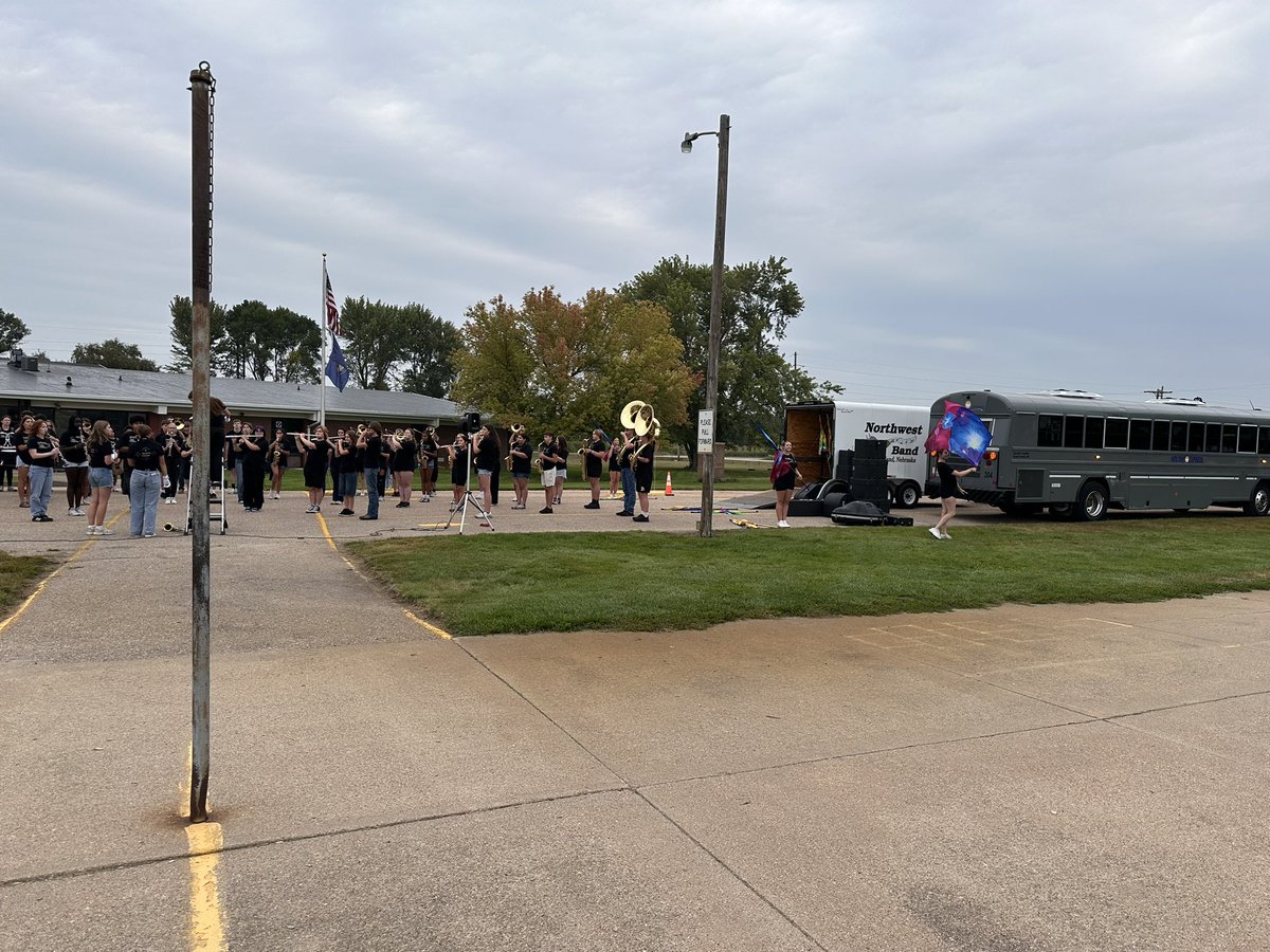 ginwband's tweet photo. Band tour stop number 2, 1R! https://t.co/edk1Cc7DK9