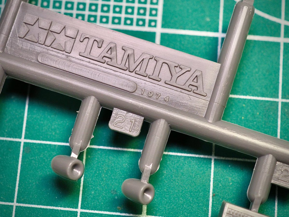 1974年の金型…ってコト！？
バッファロー先輩とお呼びするべきか…