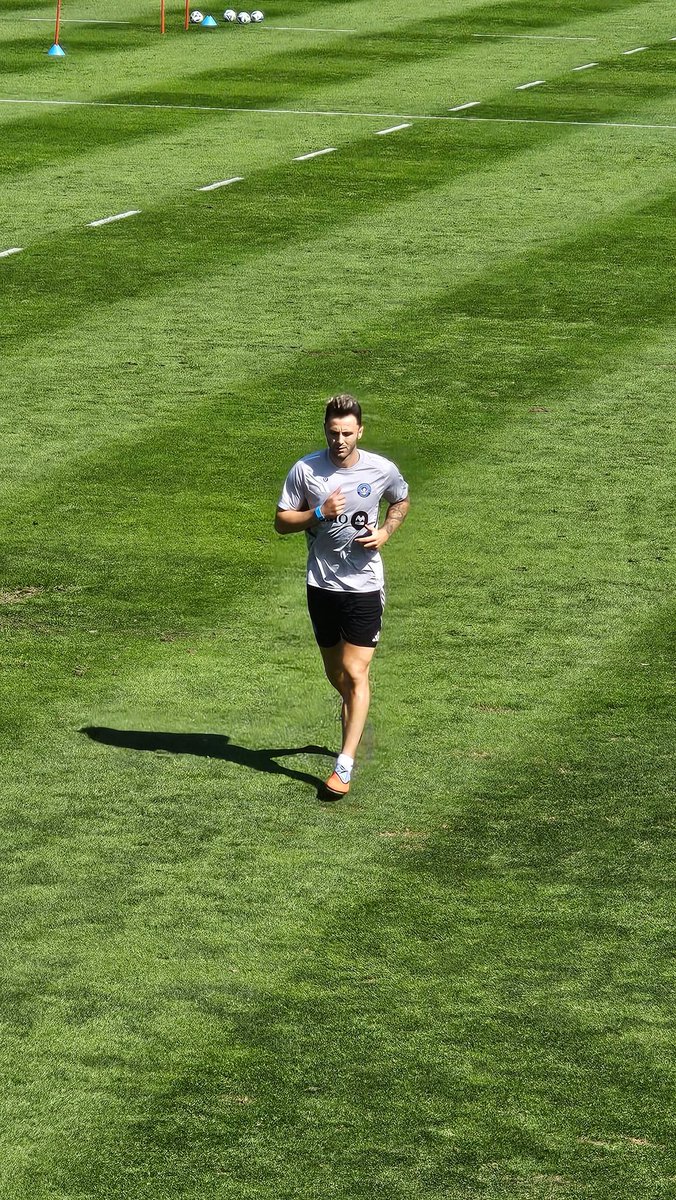 MaximeTruman's tweet image. #CFMTL ce jeudi matin au Centre Nutrilait.

1. Giacomo Vrioni fait du jogging léger en solitaire. Ça faisait longtemps que je ne l&apos;avais pas vu sur le terrain du Centre Nutrilait.

2. Jalen Neal s&apos;entraine encore en solitaire.  #RemiseEnForme

3. Samuel Piette, Brandan Craig,…