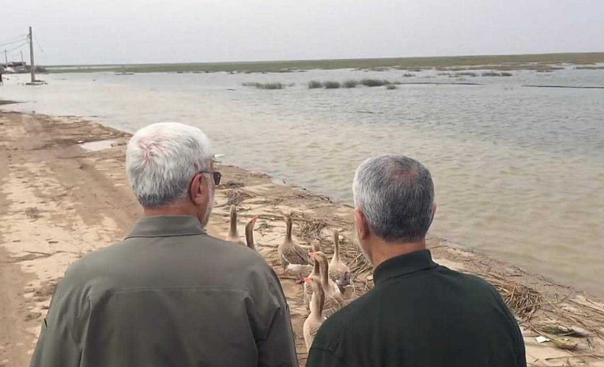 قليل الأصل من ينسى فضلكم
 حين تغنيه الأيام.