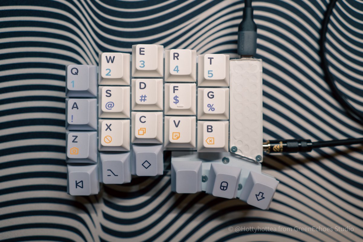 GOMESS　keyball39オーダーメイド Keyball39 黒／白 | Shirogane Lab