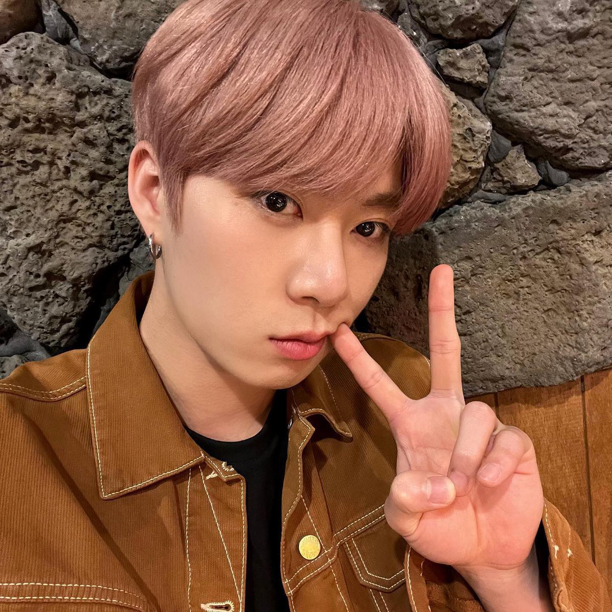 hm_konya's tweet photo. 현민ㅇ ㅏ...
보구싶다... ㅜ ㅜ https://t.co/Xti9B7xWJH