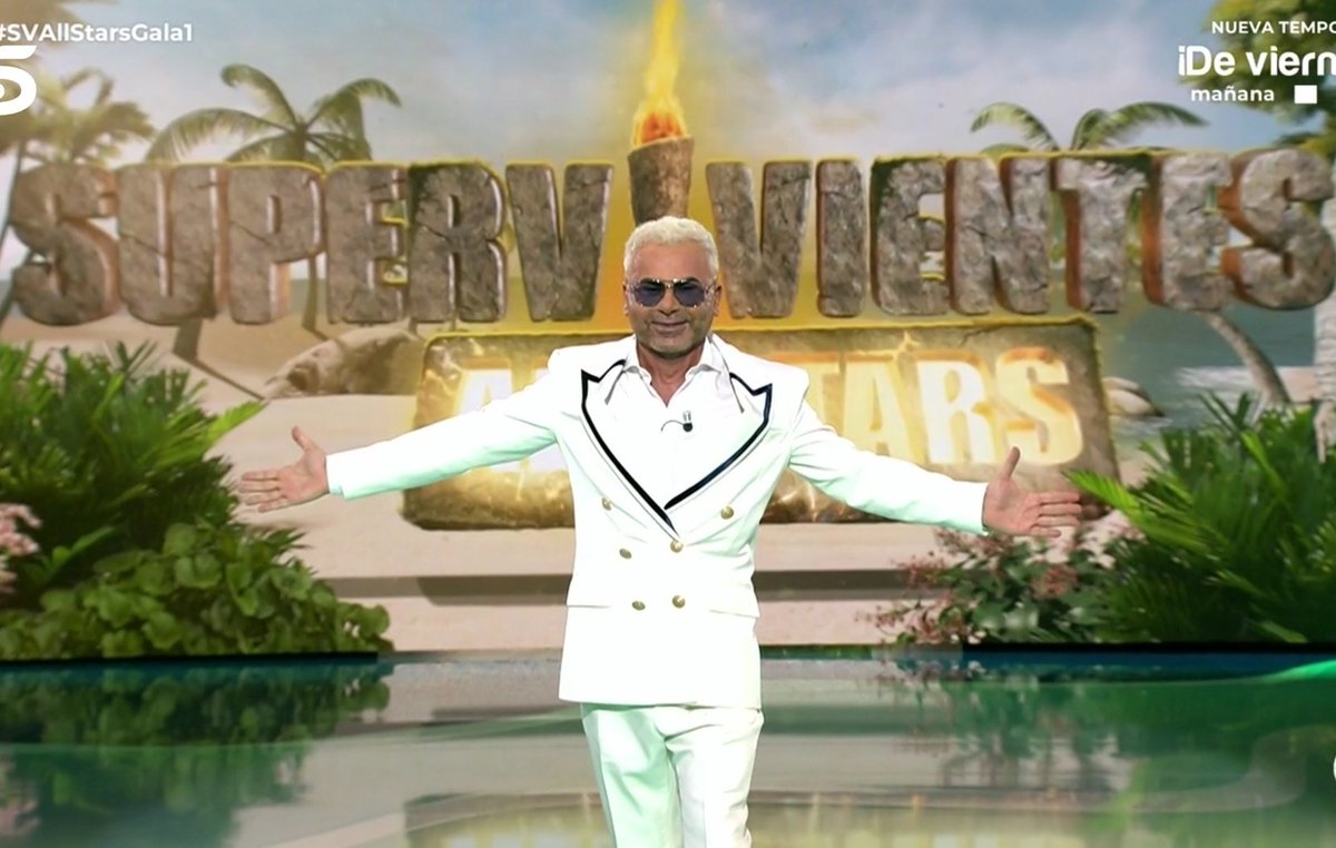 Jorge Javier hoy viene:
60% niño de comunión
30% George Michael
Y el resto de cantante de regetton
Sobreviviremos a este lookazo ?🤔 #SVAllStarsGala1