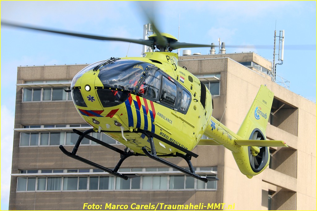 Lifeliner2 landt op terrein Flora Holland in Aalsmeer
traumaheli-mmt.nl/lifeliner2-lan…