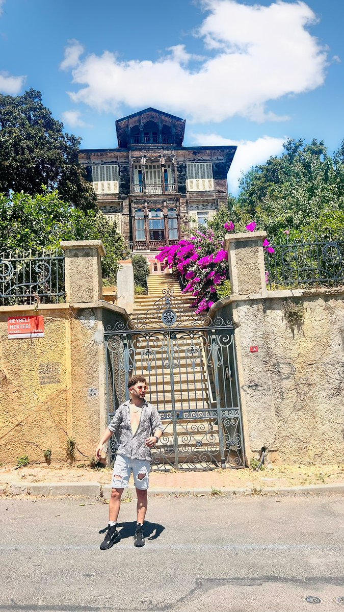 İstanbul Heybeliada’ya Hoşgeldiniz...❗️

• Adanın nüfusu 7 bin
• İstanbul’un ilçelerinden birisi
• Dört tepe ve 4 limana sahip
• Adını görüntüsünden alıyor
• Heybeliada’da Ruhban Okulu bulunuyor.

#istanbul #heybeliada #büyükada #ada #fyp #viral #keşfet #öne #yaz #heybeli