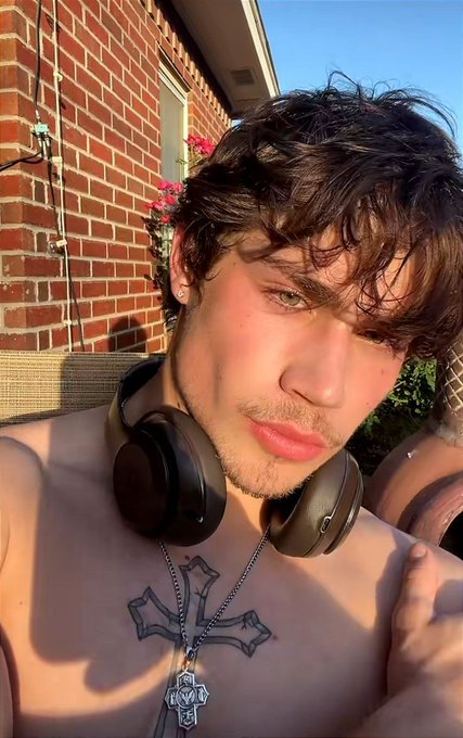GT4RP's tweet photo. ✰ 𝑭𝑰𝑪𝑯𝑨 𝑶𝑵 ✰
✭ 𝙽𝚘𝚖𝚎: Victor Salazar 
✮ 𝚄𝚜𝚎𝚛: @vctsalazar 
✭𝙸𝚍𝚊𝚍𝚎: 24
✮𝙵𝚊𝚌𝚌𝚊𝚘: cívil 
✭ 𝙾𝚌𝚞𝚙𝚊𝚌𝚊𝚘: jogador de hóquei 
✮ 𝙵𝚘𝚝𝚘 𝙿𝚎𝚛𝚜𝚘𝚗𝚊𝚐𝚎𝚖 / 𝙵𝚘𝚝𝚘 𝚍𝚘 𝚜𝚑𝚊𝚙𝚎: https://t.co/NtCubFQm9J