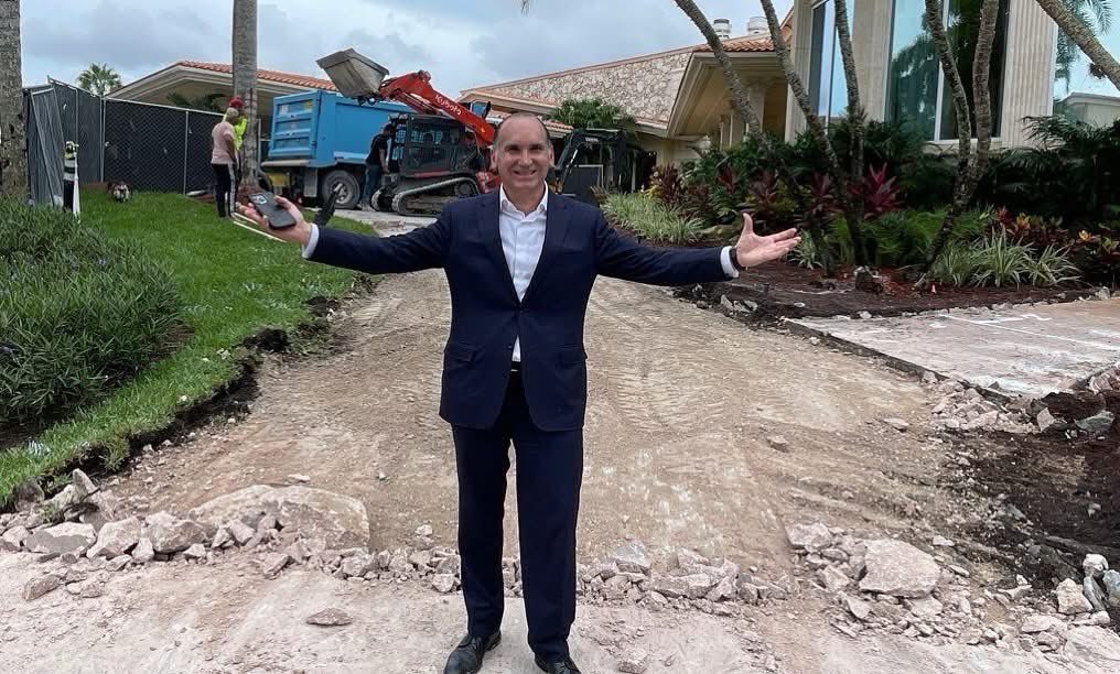 mdamelincourt's tweet image. Hard at work on our Doral 2.0 project…We are taking @TrumpDoral to a level you could only dream of…#trump #luxuryhotel #golf #golfresort #luxury #luxuryresort #success #neversettle #construction #miami #doral #florida