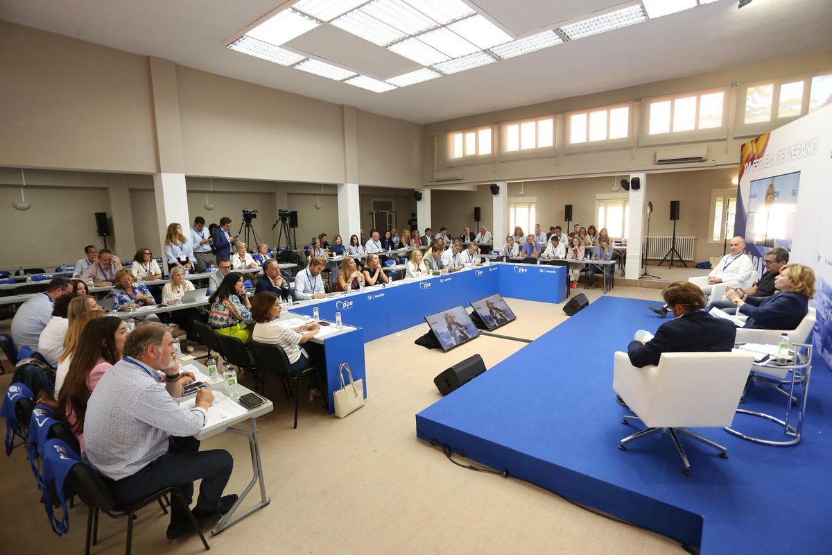 🔵Hoy ha comenzado en Tarazona la Escuela de Verano del PP de Aragón, que lleva el nombre de nuestro añorado Antonio Torres. Los populares de Huesca trasladamos nuestras experiencia, analizamos el presente y preparamos el futuro.