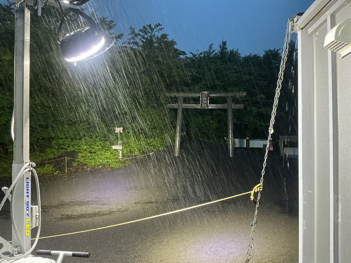 おはようございます
富士山御殿場口五合目　9月5日(金)
天気：雨☔
気温：10.0℃
降水量：2.7mm/10分
風速：2.5m/s

台風の影響により昨日から登山者がいない状況です。
自身の身を守る判断をよろしくお願い致します🙇

#富士山御殿場口　#富士登山