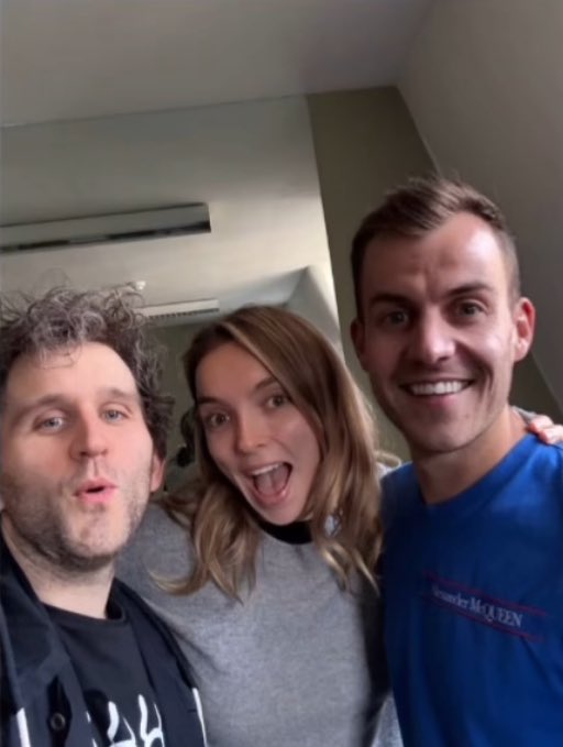 jodiemcoma's tweet photo. Jodie Comer and Harry Melling with Vocal Coach Eion Mallon

“I'm thrilled to be working with the legendary Jodie Comer and Harry Melling on this incredible film. The music, songs and singing is amazing and I can't wait to start the shoot next week.”

📸: eionmallon via instagram https://t.co/XYKrmCoTP5
