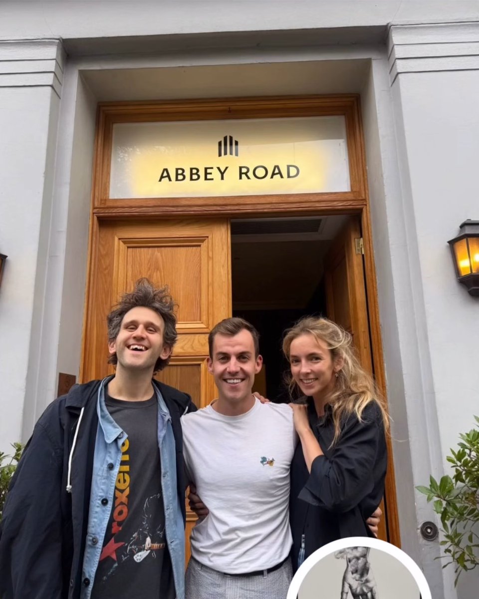 jodiemcoma's tweet photo. Jodie Comer and Harry Melling with Vocal Coach Eion Mallon

“I'm thrilled to be working with the legendary Jodie Comer and Harry Melling on this incredible film. The music, songs and singing is amazing and I can't wait to start the shoot next week.”

📸: eionmallon via instagram https://t.co/XYKrmCoTP5