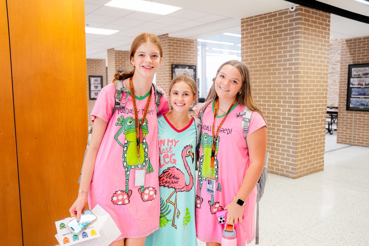 BishopLynch's tweet image. 🦁🐵🐯 It’s ZOO MAINIA for Friar Week! Our #Friars showed off their wild side today, transforming into all kinds of zoo animals. Hopefully, some learning got done in between the roars, growls, and monkey noises! 🐍🦓🐘 #FriarFamily #GoFriars
