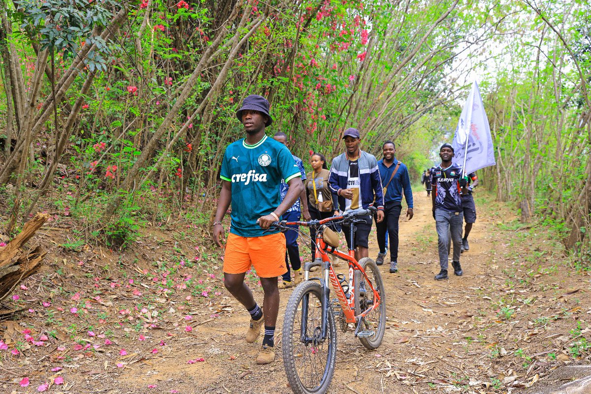 magicalkenya's tweet photo. Every path tells a story . A moment to trek, bike, and explore as magical Kenya trail series enter Mt Kenya region. #trailseries #magicalkenya #tembeakenya https://t.co/YLyvAKdn4B
