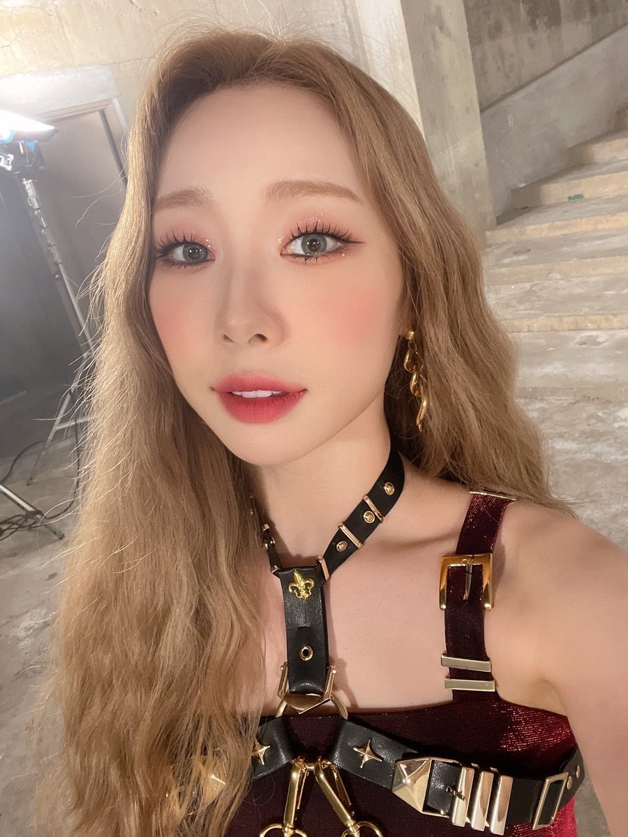 divinitysite's tweet image. Time to say #𝖍𝕚ᐢ·ᐢ𝐛u͞nn𝕚e and hop #𝕚nto𖠇𝑓a𝕚ry𝐭oթ𝕚ā 🐇 porque ha llegado el momento que más estuve esperando y claro que ese es la #𝑔ar𝚍ǝn𑁯𓋜𝔡a𝕥ǝ con mi preciosa princesa favorita. Más tarde vendré con todas las actualizaciones necesarias. 🤍

mǝ𝕣māid #𝙷inata 🪸