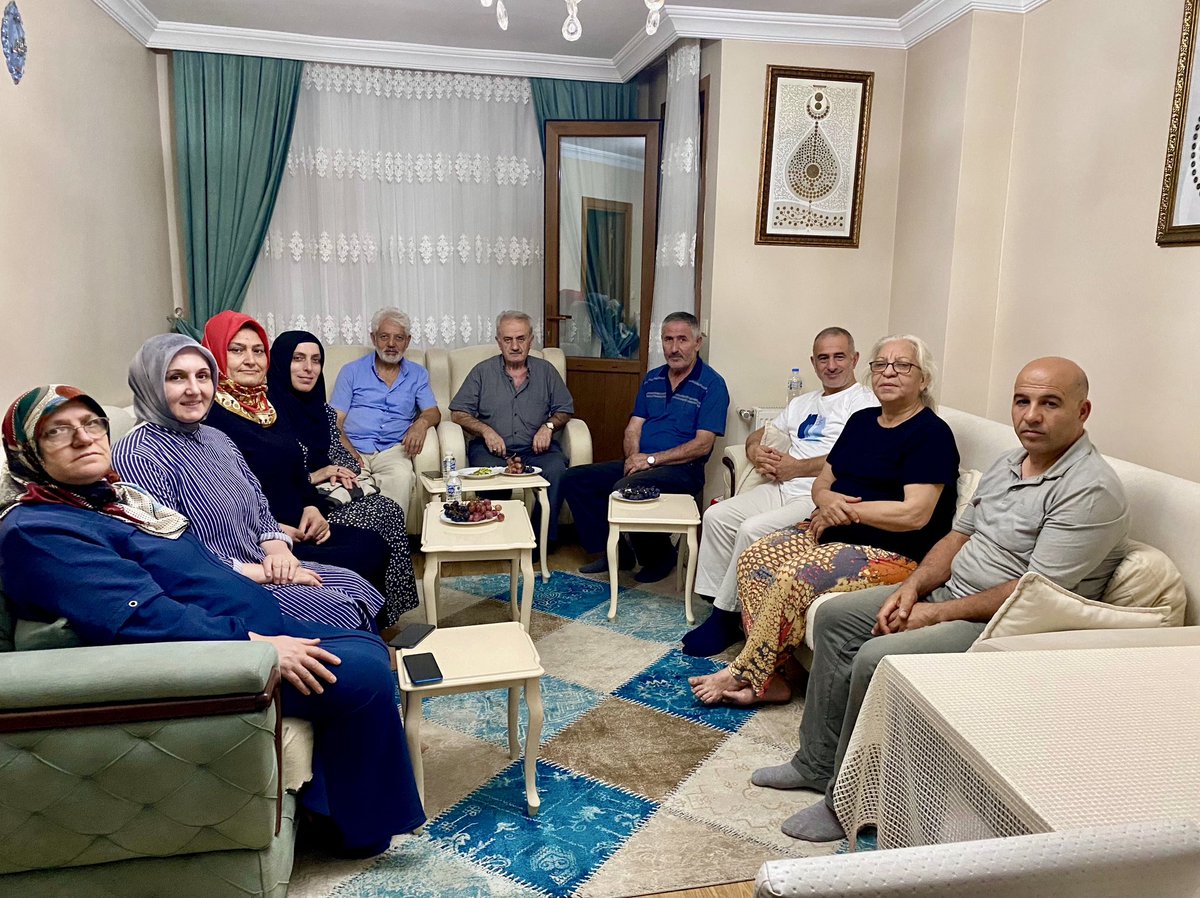 <a href="/atasehirakparti/">AK Parti Ataşehir</a> İlçe Başkanımız ,<a href="/burakcifci34/">Burak ÇİFCİ</a> Öncülüğünde ,Örnek Mahalle Başkanımız <a href="/Taner_K36/">Taner Kılıç</a> ile birlikte Ana kademeden ,<a href="/Mevlt39629568/">Mevlüt</a> , Başkanımıza Taziye ve Geçmiş olsun ziyaretinde  bulunduk Merhumeye Allahtan Rahmet,Babasına,da Rabbimden şifa dileriz .
<a href="/abdullahozdemir/">Abdullah Özdemir</a>