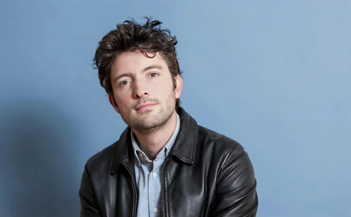 Qui est Paul Gasnier, le journaliste de «Quotidien» en lice pour le Goncourt 2025 ?

Le reporter de 35 ans publie chez Gallimard «la Collision», histoire du tragique accident qui a coûté la vie à sa mère

Portrait d'un discret ➡️ l.leparisien.fr/KAG4