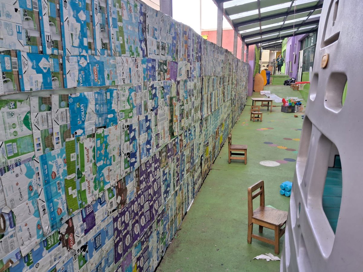 Seremi Alex Galleguillos, se reúne con Maggio Aranda de Óbolo Spa, para agradecer su ayuda al jardín Péqueños Genios de Rodelillo Valparaíso por el aporte de un biombo de separación, fabricado de cartón para líquidos ♻️, para solucionar su problema y aportar a la economíacircular