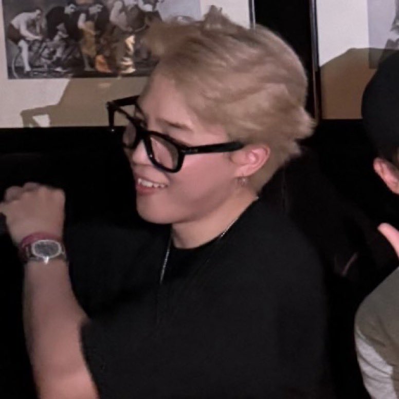 i love how normal we are about blonde jimin 🚬