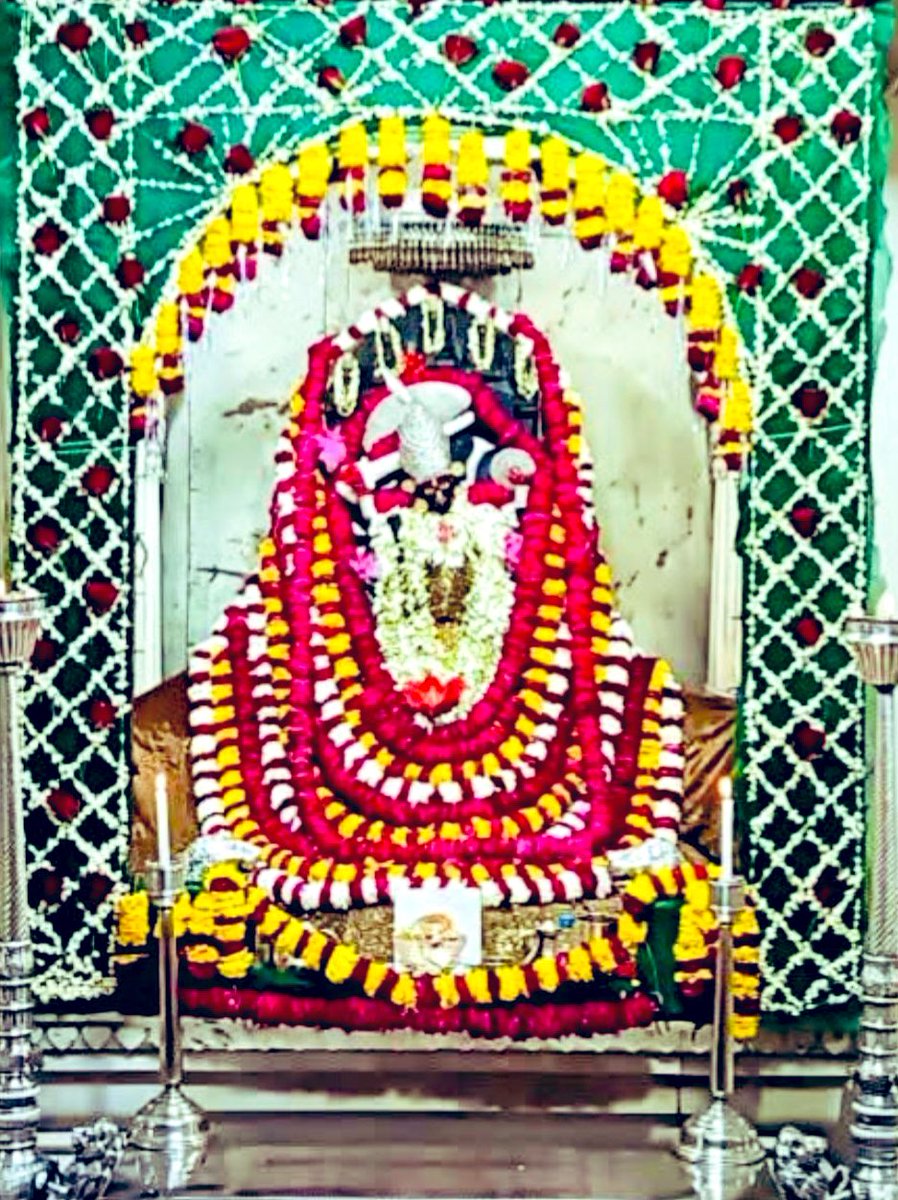Tanvi Sharma (@tanvisharmajpr) on Twitter photo 🚩जयपुर की आराध्य देवी माँ श्री शिला माता की जय 🙏🔱
म्हाने लागे माता री सूरत घणी पियारी ,
जगत माई की आखां रो काजल लागे शुभकारी ,
असुर मारया भवानी थे चंडी माँ शक्तिशाली ,
नाम थाको जब जब लू भय ना लागे बलशाली ।
जय भवानी🙏 #जय_माँ_अम्बे #जय_मातारानी <a href="/sushilksh/">Sushil Kumar Sharma</a> #शुभ_दिन_वंदन 🙏 🚩जयपुर की आराध्य देवी माँ श्री शिला माता की जय 🙏🔱
म्हाने लागे माता री सूरत घणी पियारी ,
जगत माई की आखां रो काजल लागे शुभकारी ,
असुर मारया भवानी थे चंडी माँ शक्तिशाली ,
नाम थाको जब जब लू भय ना लागे बलशाली ।
जय भवानी🙏 #जय_माँ_अम्बे #जय_मातारानी <a href="/sushilksh/">Sushil Kumar Sharma</a> #शुभ_दिन_वंदन 🙏