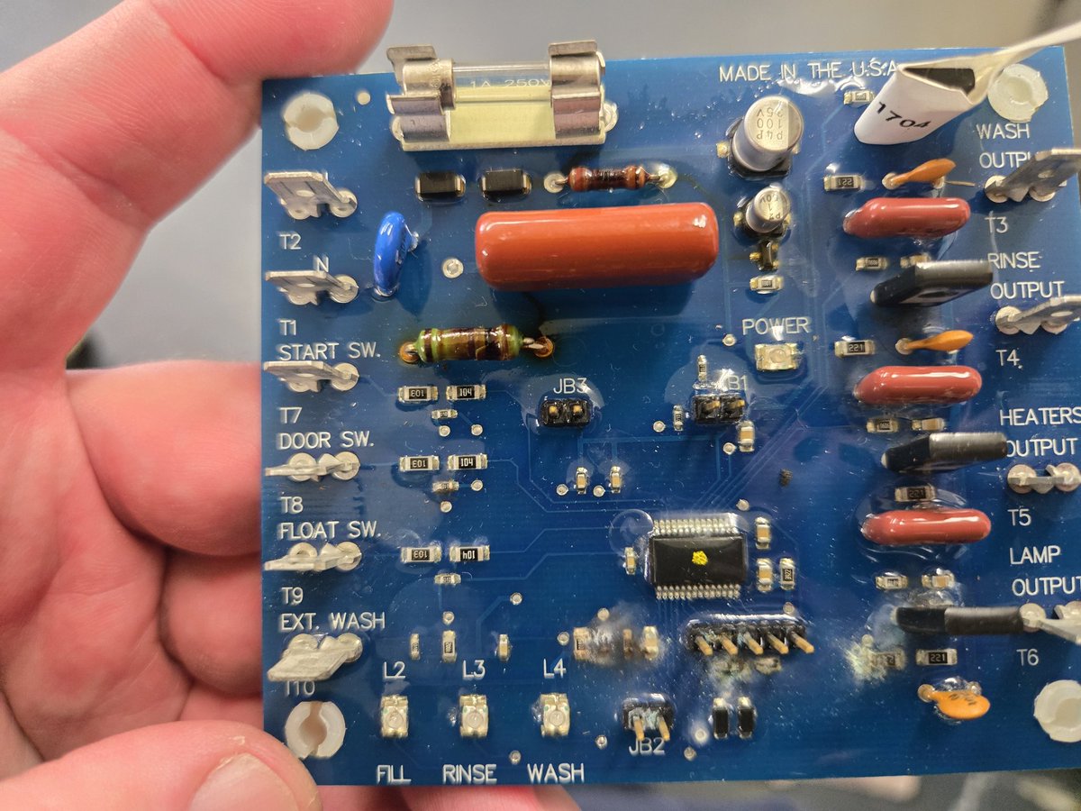 JoeHungloRedux's tweet image. This board shorted out when the control cabinet filled with condensation from steam migration during operation. 

I disassembled the cabinet, siliconed every joint and installed a new board.

Works perfectly and no more water inside the cabinet.

#ServiceTechLife #ReleaseTheSmoke
