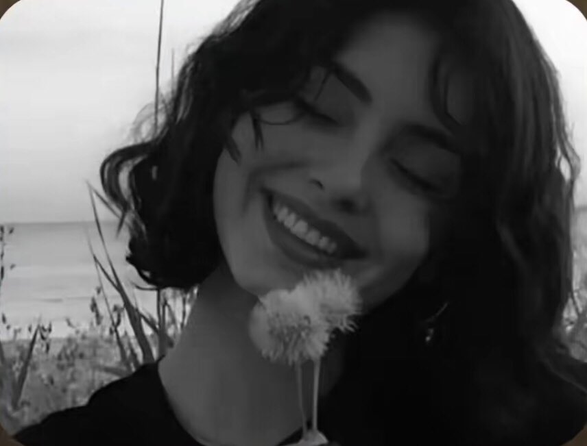 .. 

معك اللياليّ لها ضحك ولها مرحبا .💙