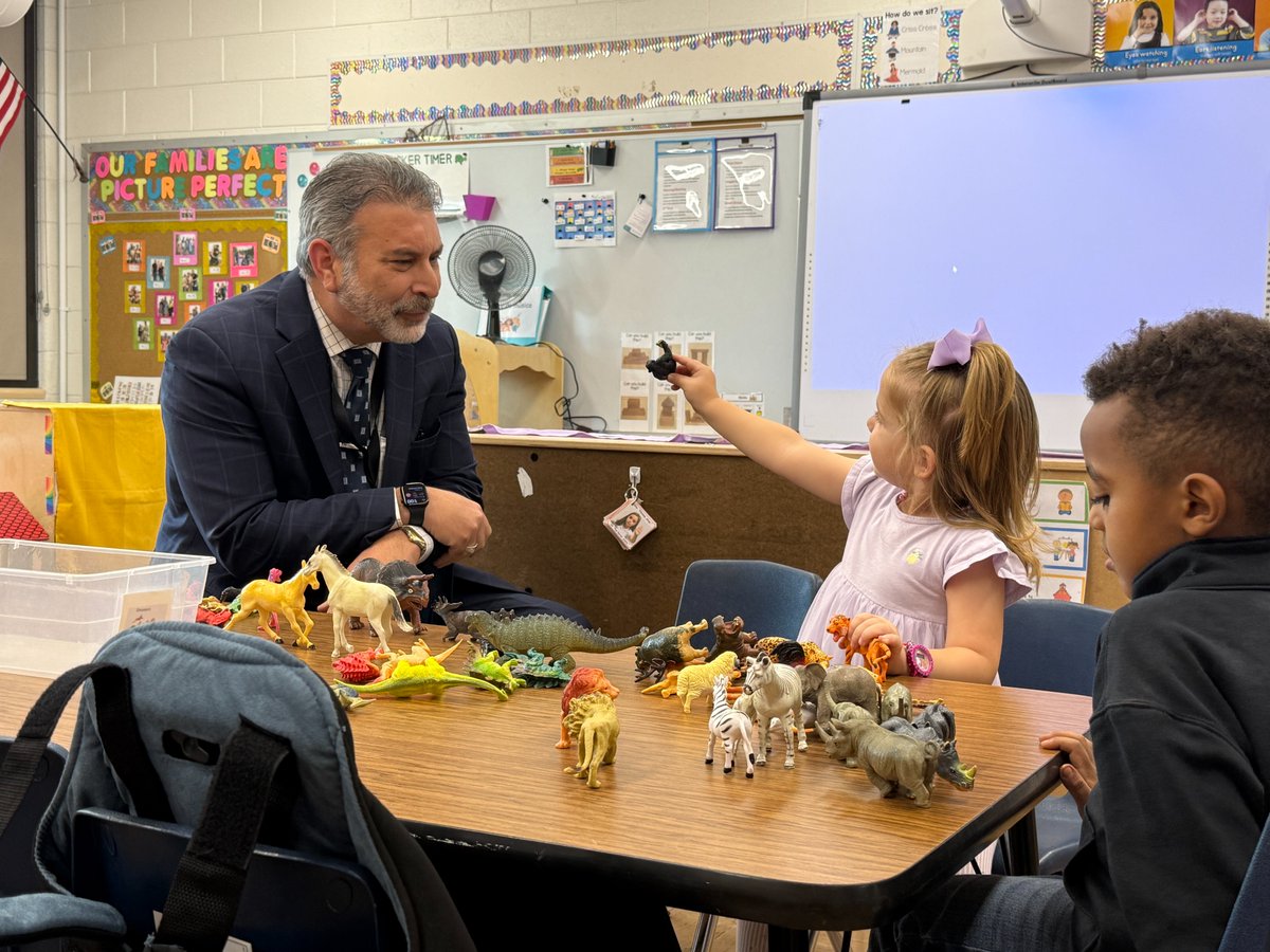 SiouxCityCSD's tweet photo. It was a big day in the #SCCSD as our preschoolers started their very first day of school! Dr. Córdova joined the excitement, visiting classrooms to meet students and staff as they began the year. https://t.co/uU8XwB5FtY