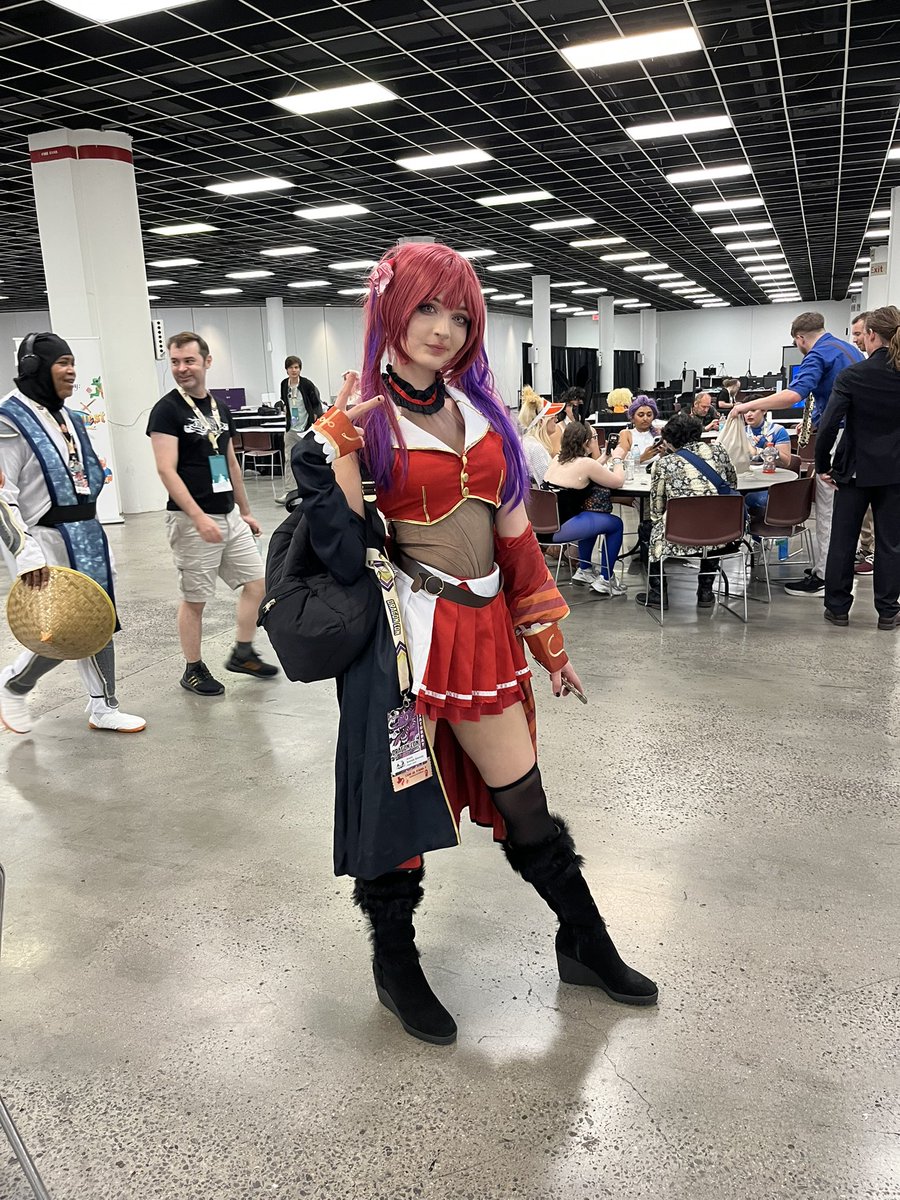 Found a Marine cosplay at Dragon Con! Idk her @ but feel free to tag if you know who this is or if this is you! Always great seeing holo cosplays.