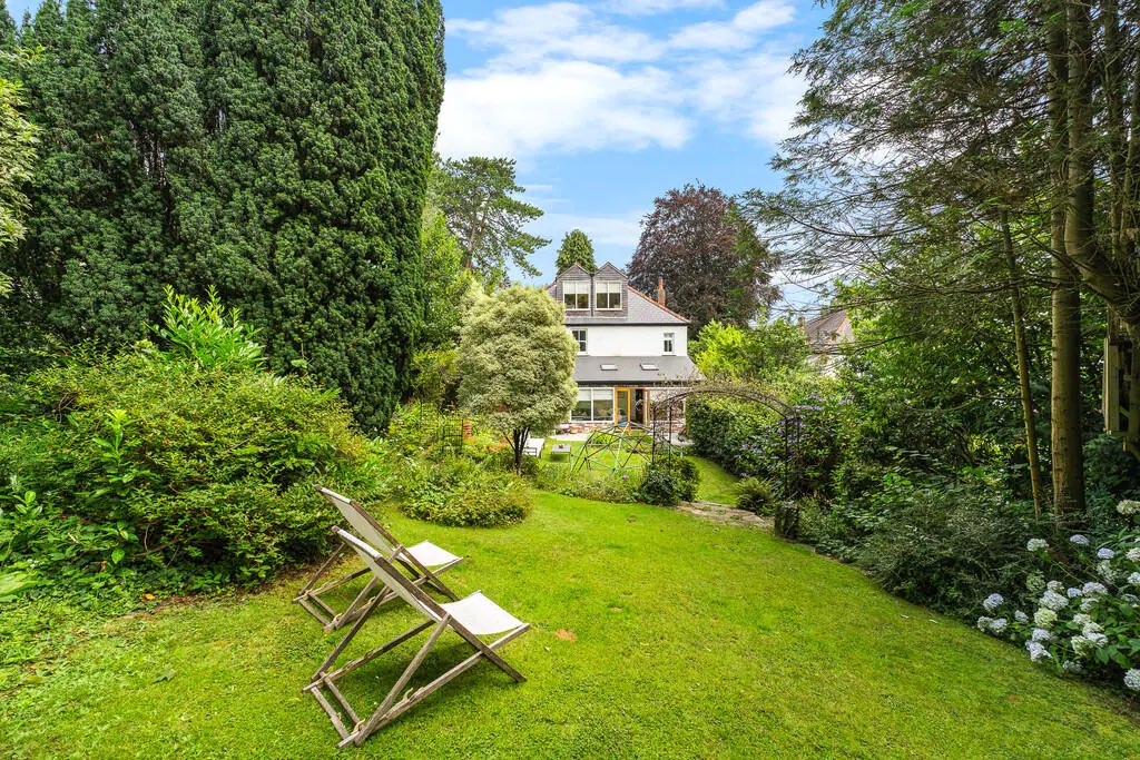 📍FOR SALE | Heol Isaf, Radyr, Cardiff

Asking price £1,350,000 | No onward chain. 

✨Exceptional 4-bedroom detached family home. Spacious living, landscaped garden, driveway &amp; garage. Close to schools and amenities.✨

#MGY #Radyr #ForSale