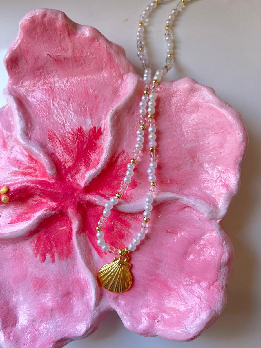 biri 10 kişiye işletmemden kolye hediye etmek istiyor. ( Çiçek kolyeler, yelpaze kolyeler,plaka kolyeler,deniz yıldızı kolye içerik olarak) ment atmanız yeterli ben seçeceğim 🫶