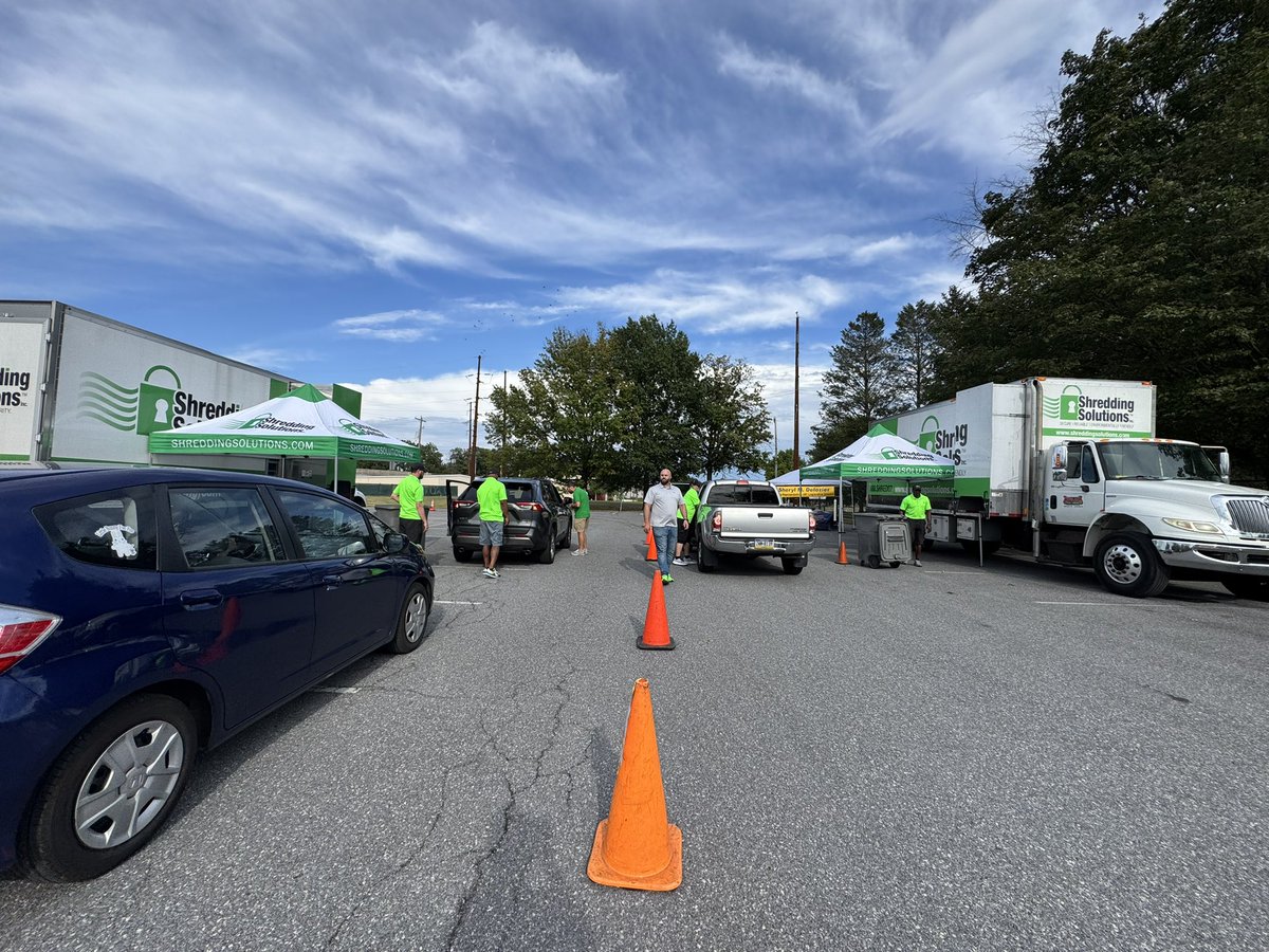 RepDelozier's tweet image. Join us tonight at Hampden Twp Pool lot for my fall shred event!   Moving people through now with 2 trucks!   Prevent ID theft and shred important documents.