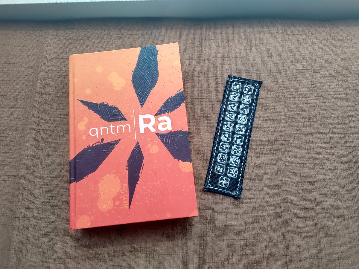 Ran across an even more serendipitous but obvious in hindsight bookmark match!

(the bookmark was handmade by <a href="/SilviShinyStar/">SilviShinyStar (Silvia Barbero) ✨ Comms open!</a> and references (and spoils, don't look too closely) Void Stranger by <a href="/System_erasure/">System Erasure</a>)